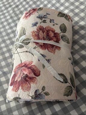 Vintage Floral Jacquard Quilt fabric - Rose Print Cream 12 metres